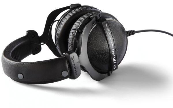 Beyerdynamic DT 770 PRO 250 ohm Closed-back Studio Mixing Headphones - Image 2